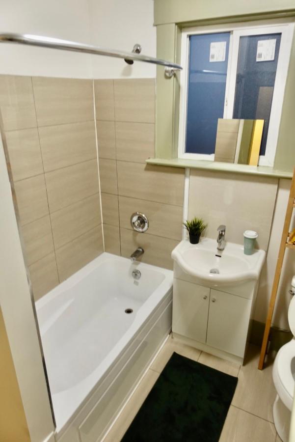 Private Room In A Shared House Vancouver Exterior foto